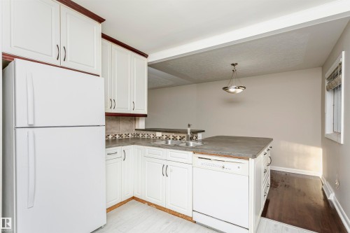 15702 92A Avenue, Edmonton, AB - Indoor Photo Showing Kitchen