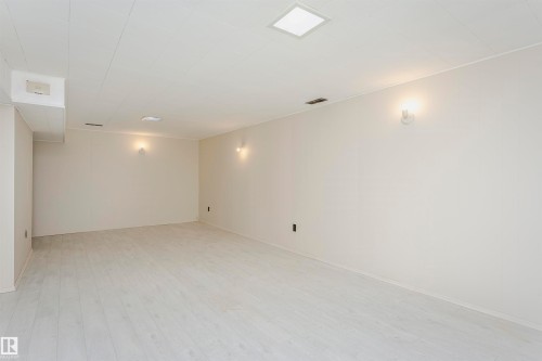 15702 92A Avenue, Edmonton, AB - Indoor Photo Showing Other Room