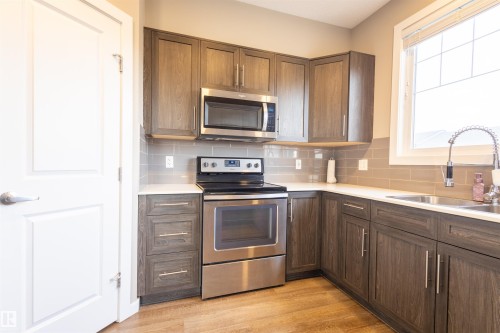 1150 Rosenthal Boulevard, Edmonton, AB - Indoor Photo Showing Kitchen