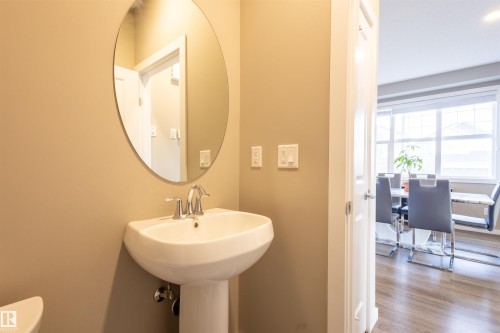 1150 Rosenthal Boulevard, Edmonton, AB - Indoor Photo Showing Bathroom