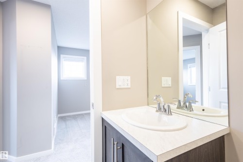 1150 Rosenthal Boulevard, Edmonton, AB - Indoor Photo Showing Bathroom