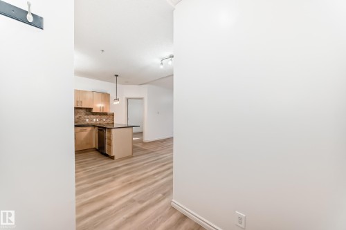 517 10235 112 Street, Edmonton, AB - Indoor Photo Showing Kitchen