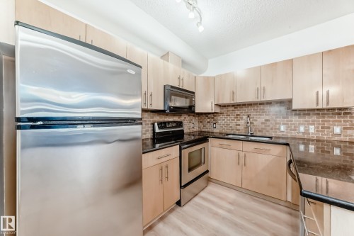 517 10235 112 Street, Edmonton, AB - Indoor Photo Showing Kitchen With Upgraded Kitchen