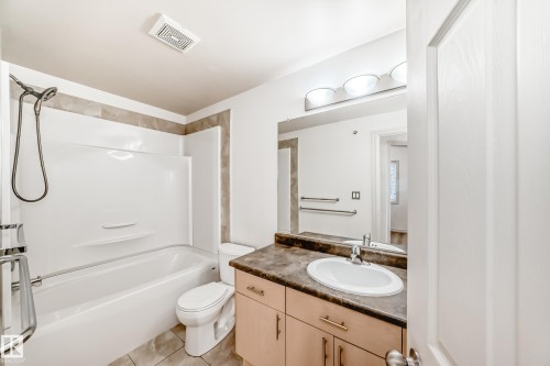 517 10235 112 Street, Edmonton, AB - Indoor Photo Showing Bathroom