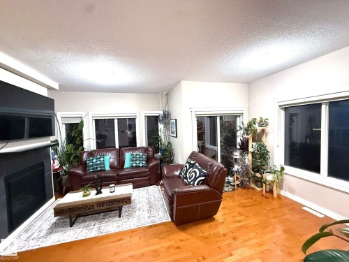 7 13215 153 Avenue, Edmonton, AB - Indoor Photo Showing Living Room With Fireplace