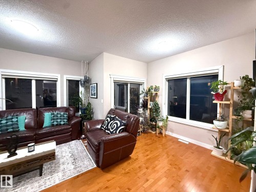 7 13215 153 Avenue, Edmonton, AB - Indoor Photo Showing Living Room