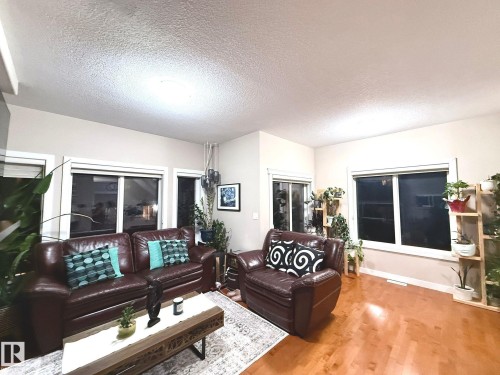7 13215 153 Avenue, Edmonton, AB - Indoor Photo Showing Living Room
