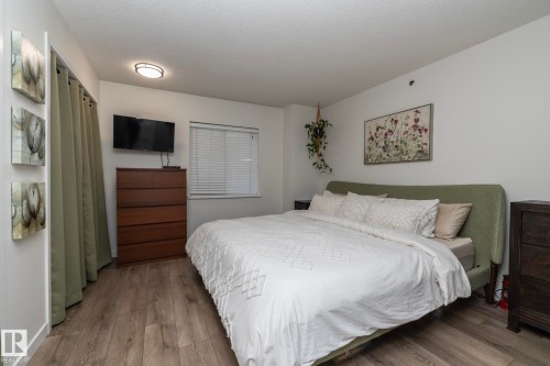 205 10130 114 Street, Edmonton, AB - Indoor Photo Showing Bedroom