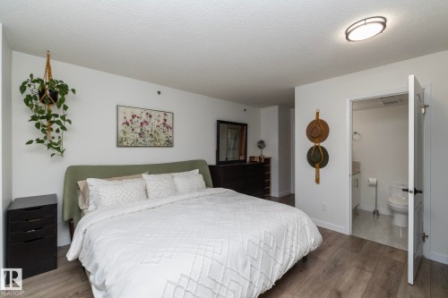 205 10130 114 Street, Edmonton, AB - Indoor Photo Showing Bedroom