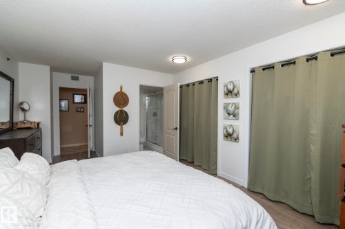 205 10130 114 Street, Edmonton, AB - Indoor Photo Showing Bedroom