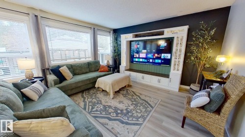 4118 29 Street, Edmonton, AB - Indoor Photo Showing Living Room