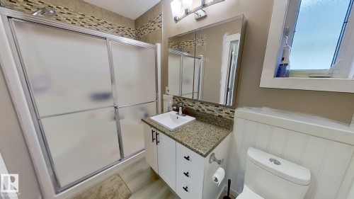 4118 29 Street, Edmonton, AB - Indoor Photo Showing Bathroom