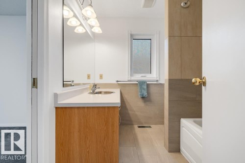 7344 190A Street, Edmonton, AB - Indoor Photo Showing Bathroom