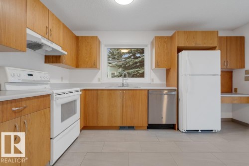7344 190A Street, Edmonton, AB - Indoor Photo Showing Kitchen