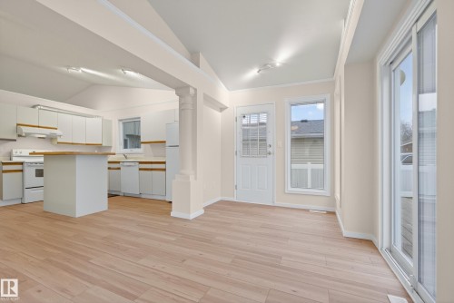 11151 26 Avenue, Edmonton, AB - Indoor Photo Showing Kitchen
