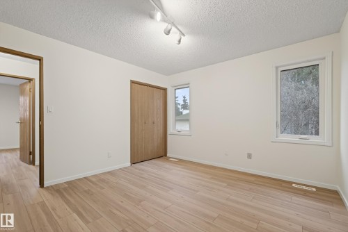 11151 26 Avenue, Edmonton, AB - Indoor Photo Showing Other Room