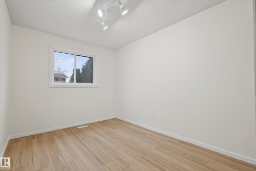 11151 26 Avenue, Edmonton, AB - Indoor Photo Showing Other Room