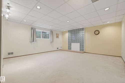 11151 26 Avenue, Edmonton, AB - Indoor Photo Showing Other Room