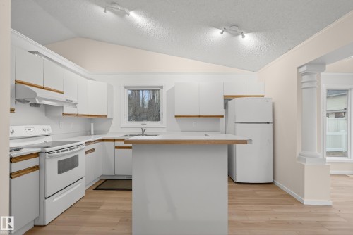 11151 26 Avenue, Edmonton, AB - Indoor Photo Showing Kitchen