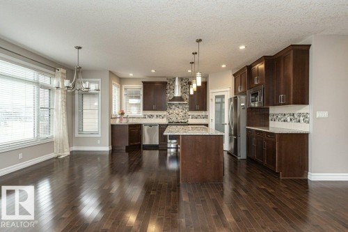 3198 Winspear Crescent Sw, Edmonton, AB - Indoor Photo Showing Kitchen With Upgraded Kitchen