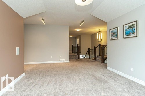3198 Winspear Crescent Sw, Edmonton, AB - Indoor Photo Showing Other Room