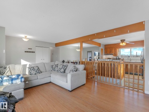 192075 Twp 535, Rural Lamont County, AB - Indoor Photo Showing Living Room