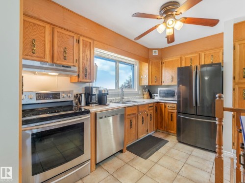 192075 Twp 535, Rural Lamont County, AB - Indoor Photo Showing Kitchen With Double Sink
