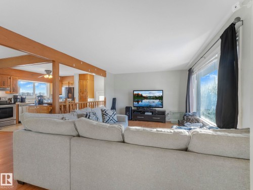 192075 Twp 535, Rural Lamont County, AB - Indoor Photo Showing Living Room