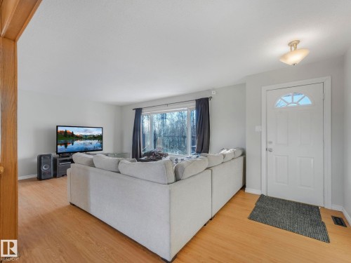 192075 Twp 535, Rural Lamont County, AB - Indoor Photo Showing Living Room