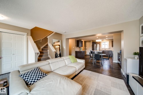 16728 15 Avenue, Edmonton, AB - Indoor Photo Showing Living Room