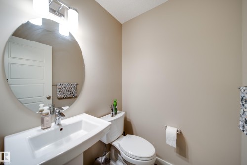 16728 15 Avenue, Edmonton, AB - Indoor Photo Showing Bathroom