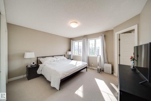 16728 15 Avenue, Edmonton, AB - Indoor Photo Showing Bedroom