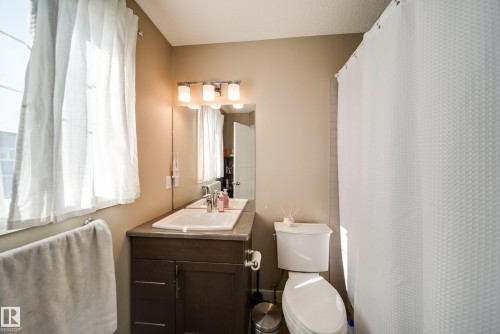 16728 15 Avenue, Edmonton, AB - Indoor Photo Showing Bathroom