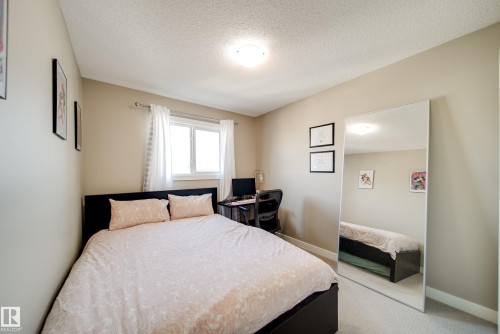 16728 15 Avenue, Edmonton, AB - Indoor Photo Showing Bedroom