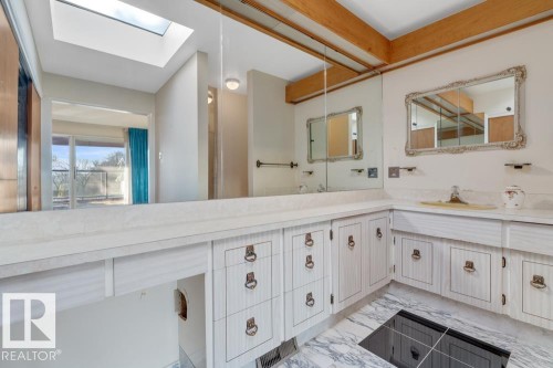 11109 70 Street, Edmonton, AB - Indoor Photo Showing Bathroom