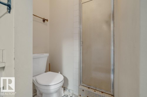 11109 70 Street, Edmonton, AB - Indoor Photo Showing Bathroom