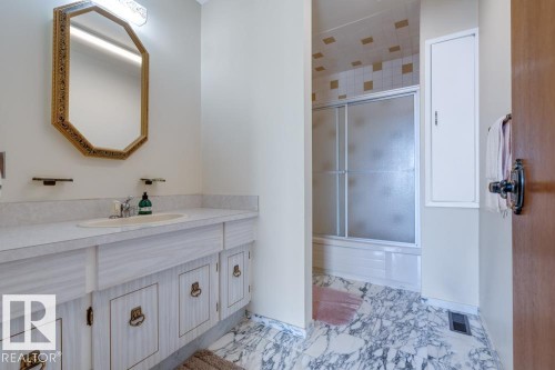 11109 70 Street, Edmonton, AB - Indoor Photo Showing Bathroom