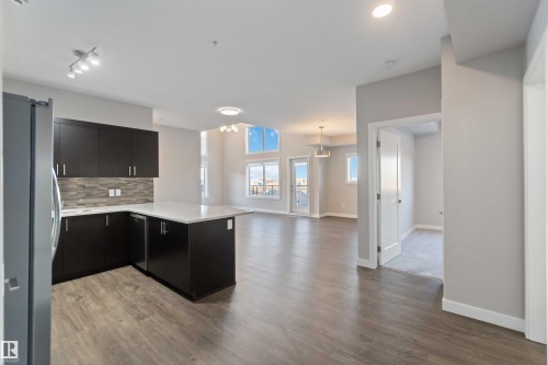 410 560 Griesbach Parade Parade, Edmonton, AB - Indoor Photo Showing Kitchen