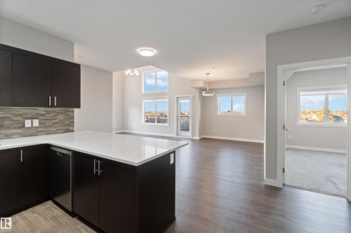 410 560 Griesbach Parade Parade, Edmonton, AB - Indoor Photo Showing Kitchen