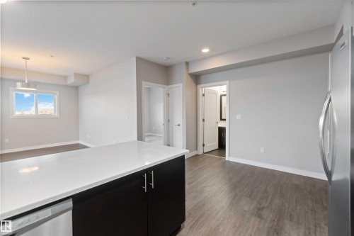 410 560 Griesbach Parade Parade, Edmonton, AB - Indoor Photo Showing Kitchen