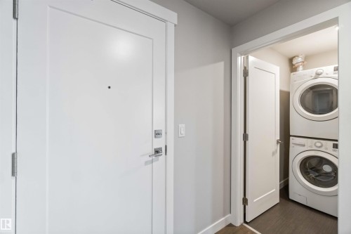 410 560 Griesbach Parade Parade, Edmonton, AB - Indoor Photo Showing Laundry Room