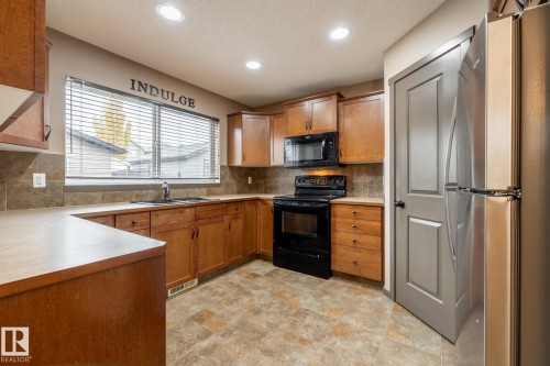 123 63 Street, Edmonton, AB - Indoor Photo Showing Kitchen