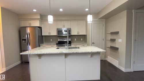 424 Chappelle Drive, Edmonton, AB - Indoor Photo Showing Kitchen With Double Sink With Upgraded Kitchen