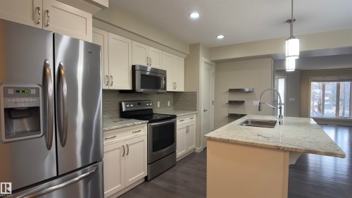 424 Chappelle Drive, Edmonton, AB - Indoor Photo Showing Kitchen With Double Sink With Upgraded Kitchen