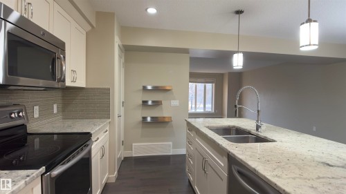 424 Chappelle Drive, Edmonton, AB - Indoor Photo Showing Kitchen With Double Sink With Upgraded Kitchen