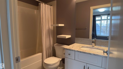 424 Chappelle Drive, Edmonton, AB - Indoor Photo Showing Bathroom