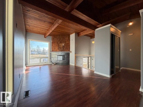 254 Richfield Road, Edmonton, AB - Indoor With Fireplace