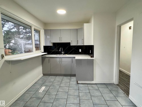 16415 106 Avenue, Edmonton, AB - Indoor Photo Showing Kitchen
