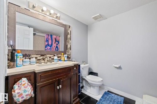 329 River Point, Edmonton, AB - Indoor Photo Showing Bathroom