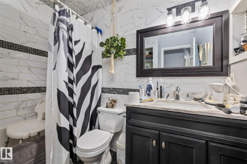 329 River Point, Edmonton, AB - Indoor Photo Showing Bathroom